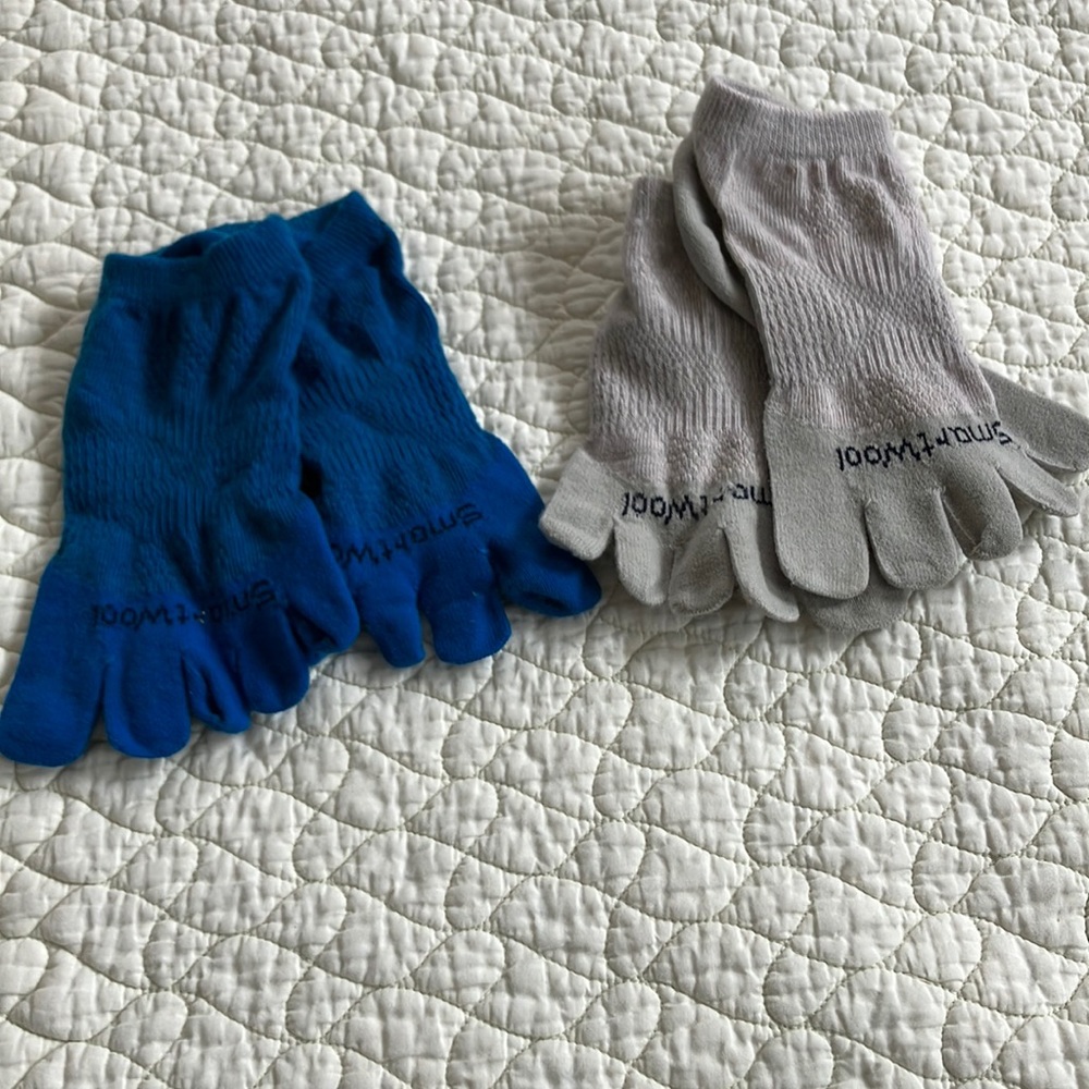 Smartwool five toe sandal socks, medium 7.5-9 womens. 2 pairs, blue-green & grey